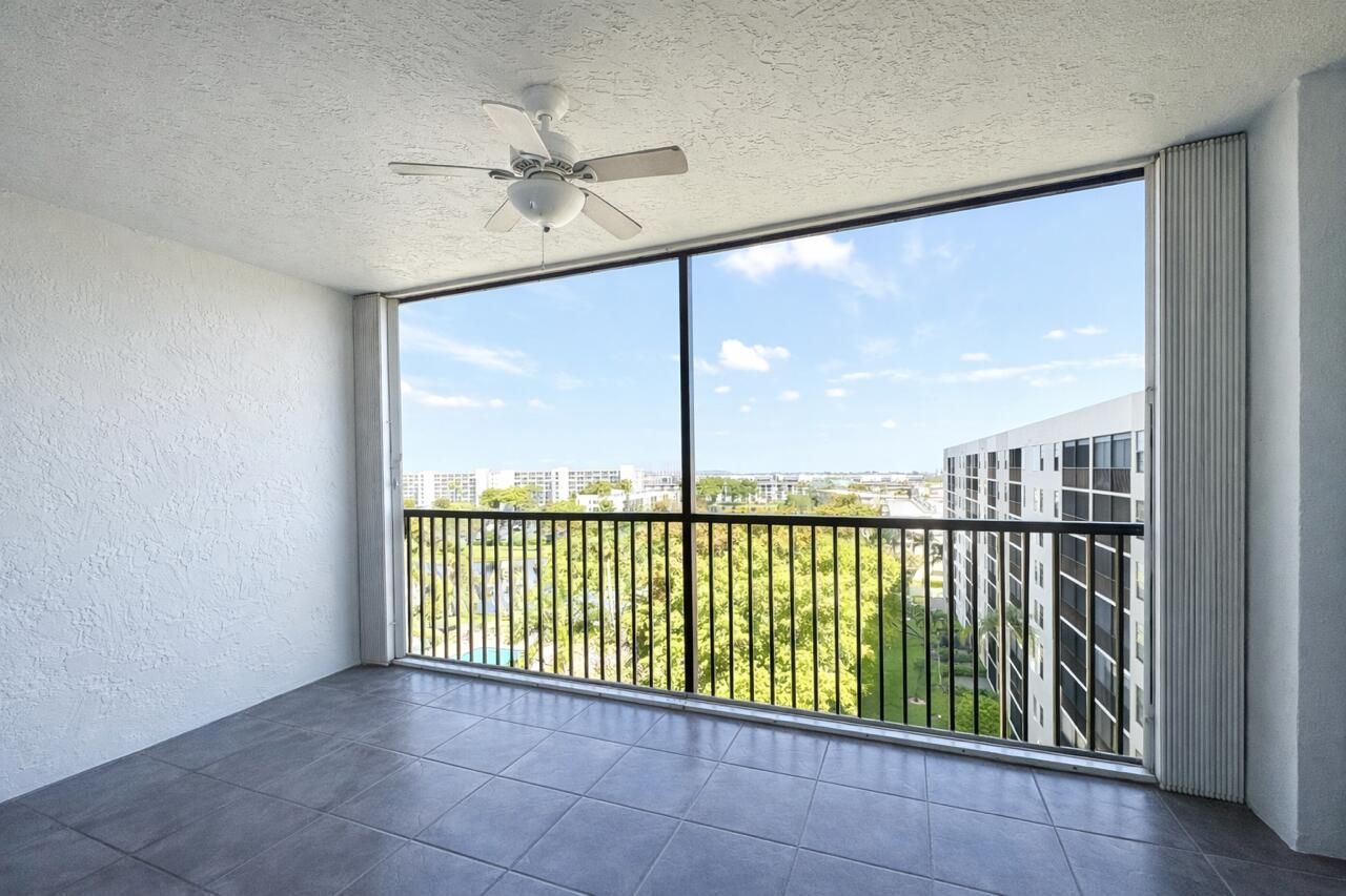2205 S Cypress Bend Drive, Unit 908, Pompano Beach, FL 33069 Photo