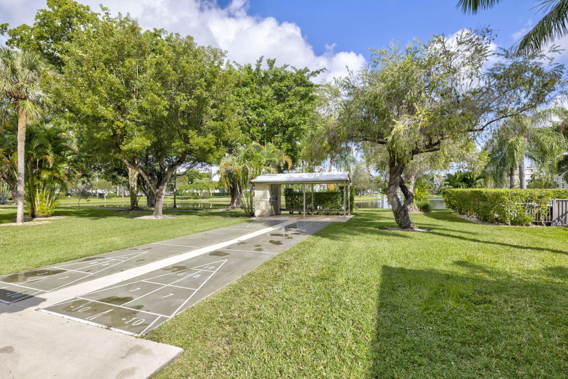 2205 S Cypress Bend Drive, Unit 908, Pompano Beach, FL 33069 Photo