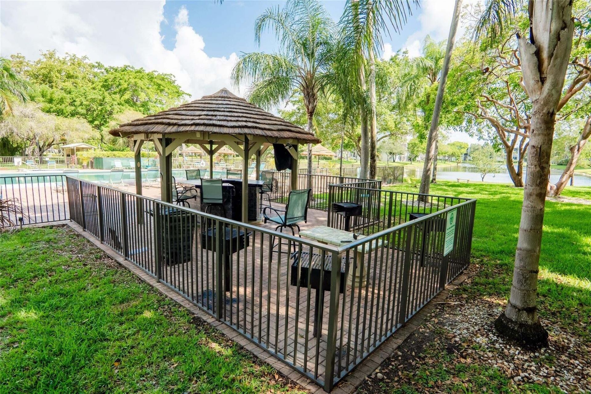 2205 S Cypress Bend Drive, Unit 908, Pompano Beach, FL 33069 Photo