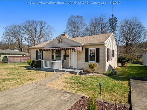 2009 Pennsylvania Avenue, St Albans, WV 25177