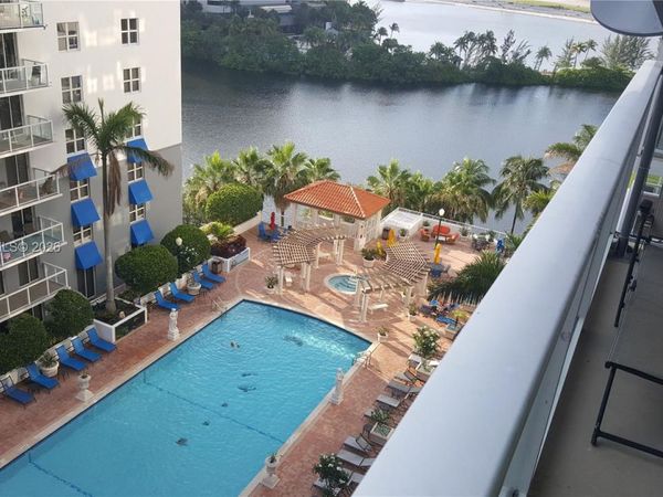 5085 NW 7th St, Unit 1011, Miami, FL 33126