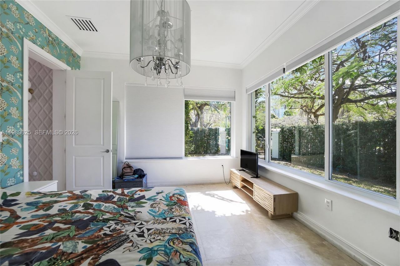 1898 S Miami Ave , Miami, FL 33129 Photo