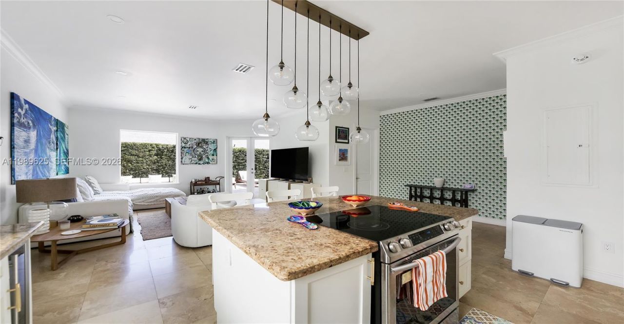 1898 S Miami Ave, Miami, FL 33129 Photo