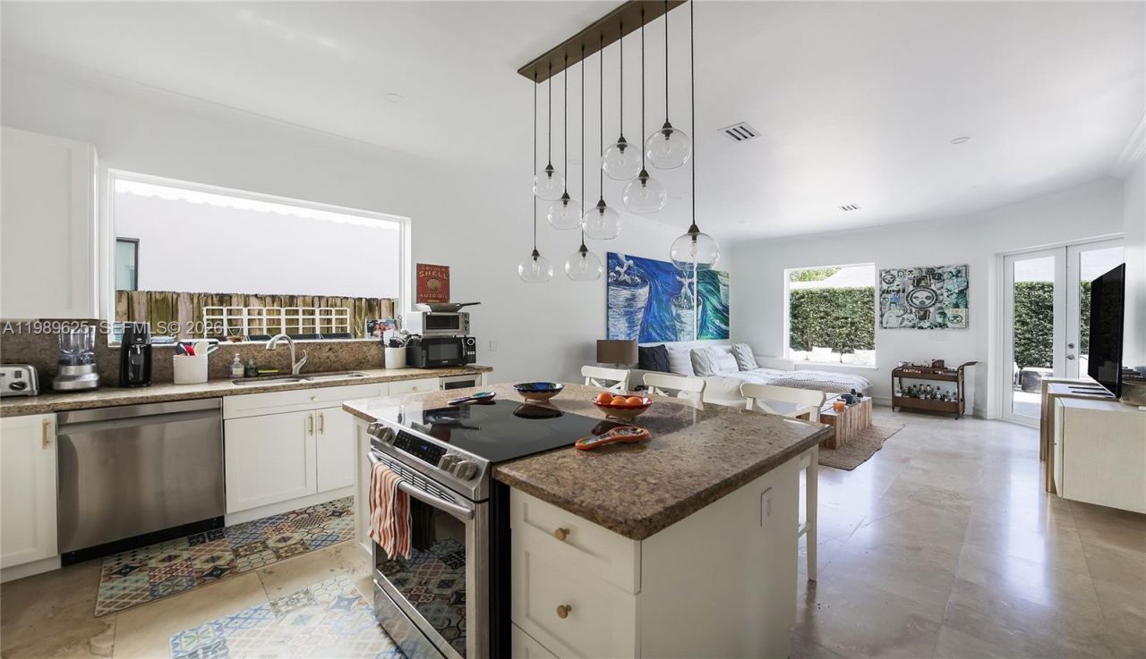 1898 S Miami Ave, Miami, FL 33129 Photo