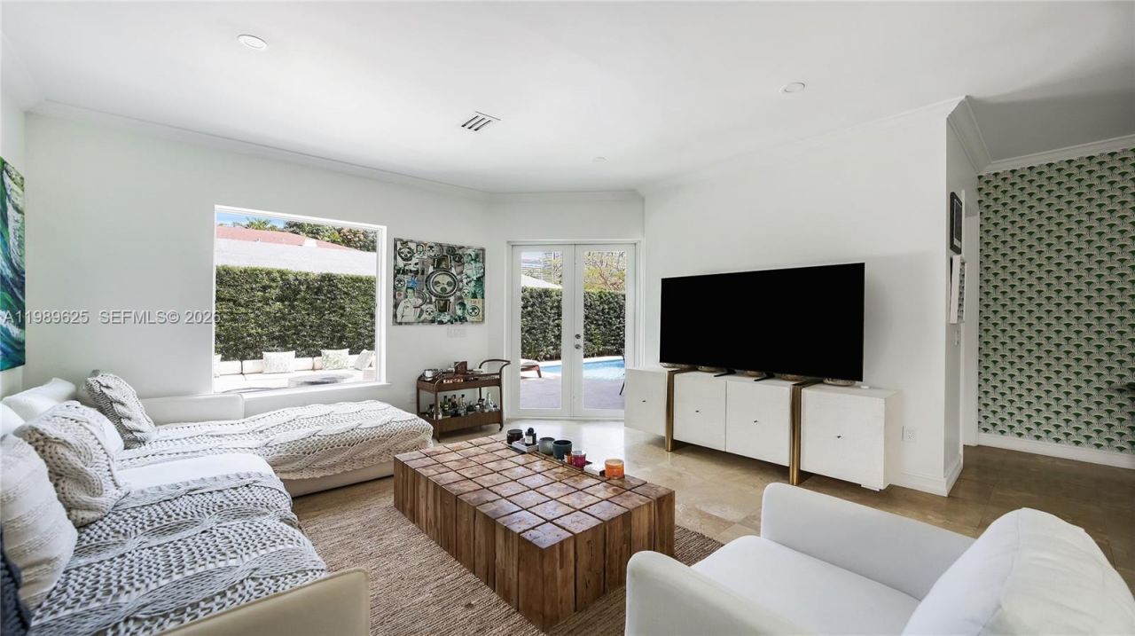 1898 S Miami Ave, Miami, FL 33129 Photo