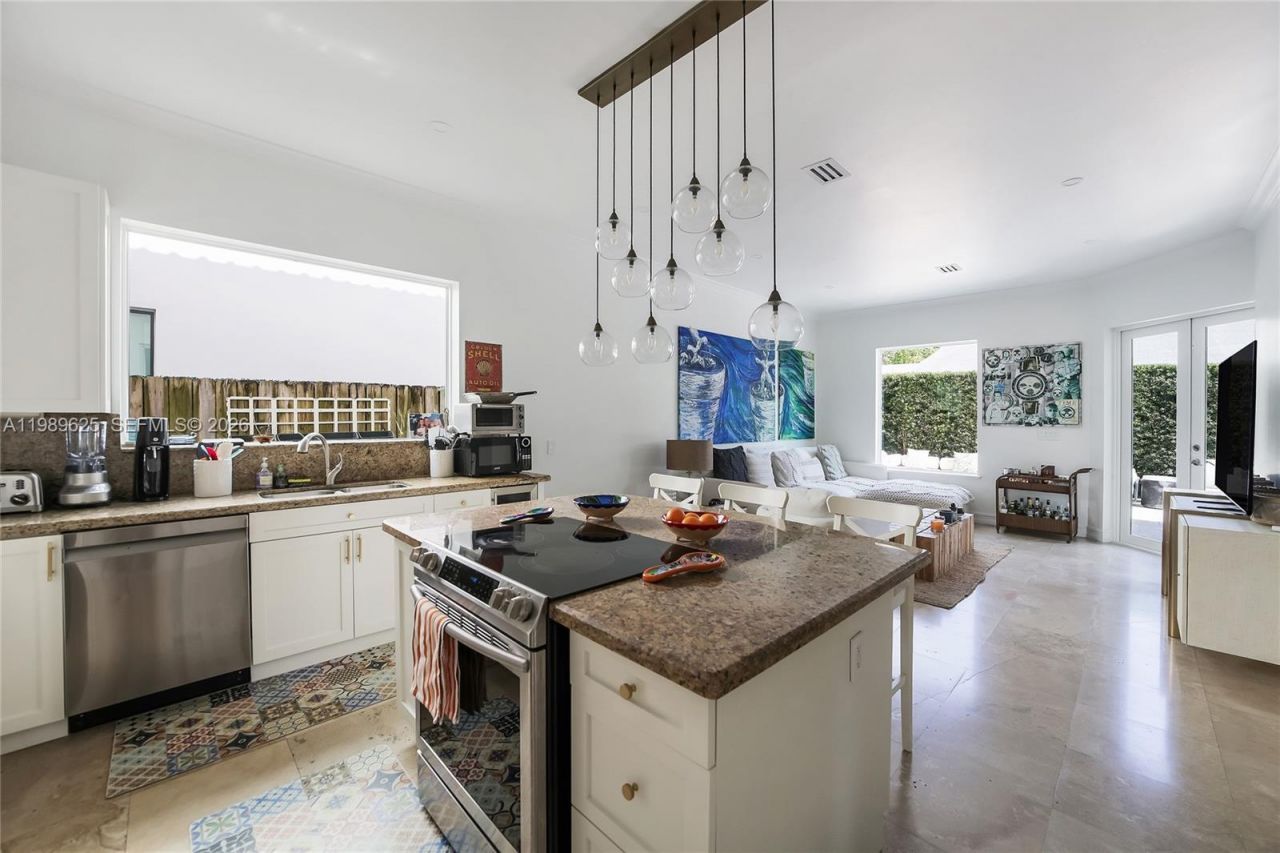 1898 S Miami Ave , Miami, FL 33129 Photo