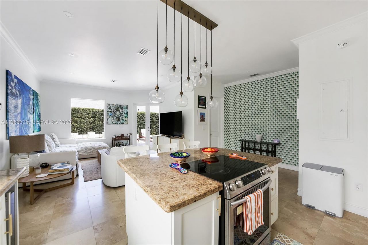 1898 S Miami Ave , Miami, FL 33129 Photo