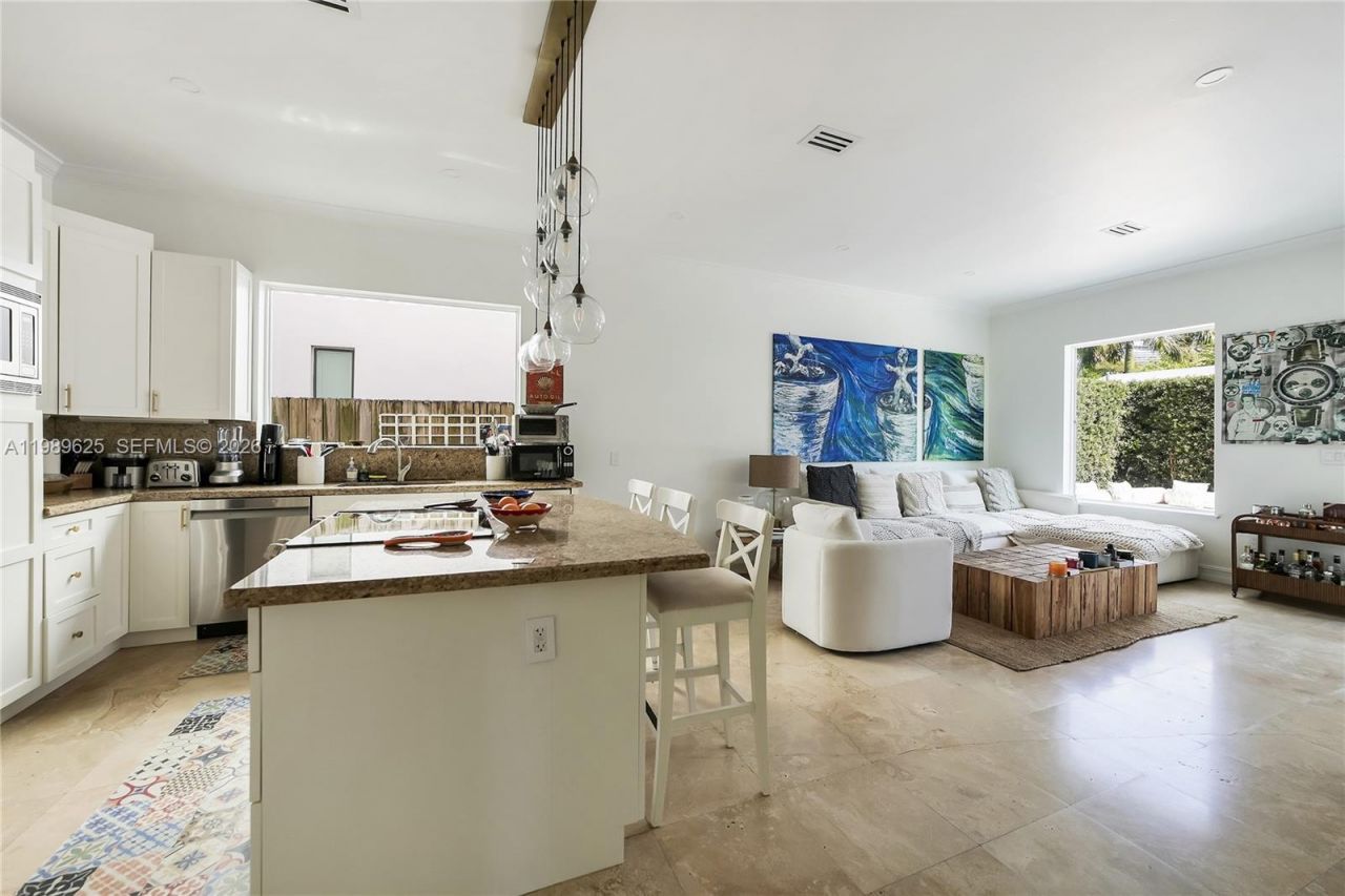 1898 S Miami Ave, Miami, FL 33129 Photo