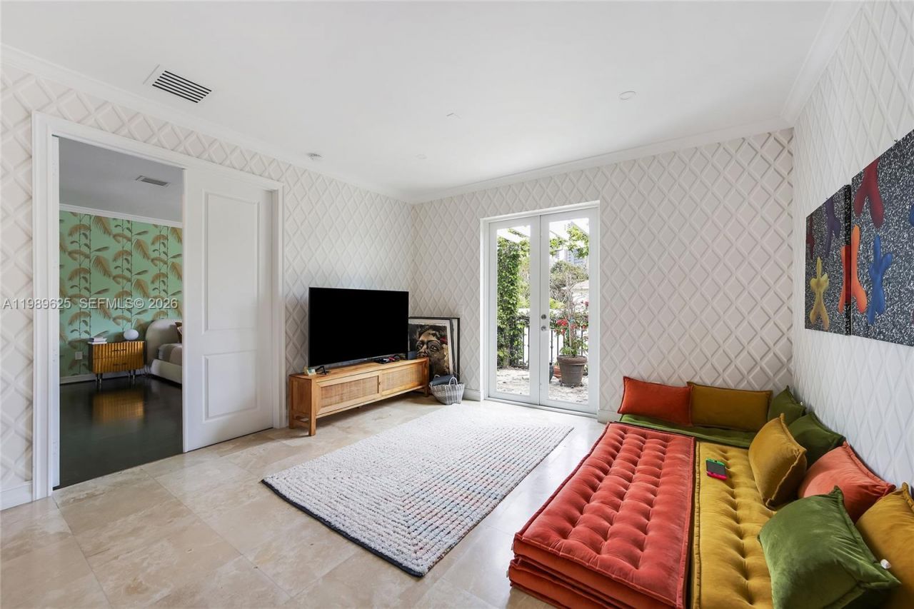 1898 S Miami Ave , Miami, FL 33129 Photo