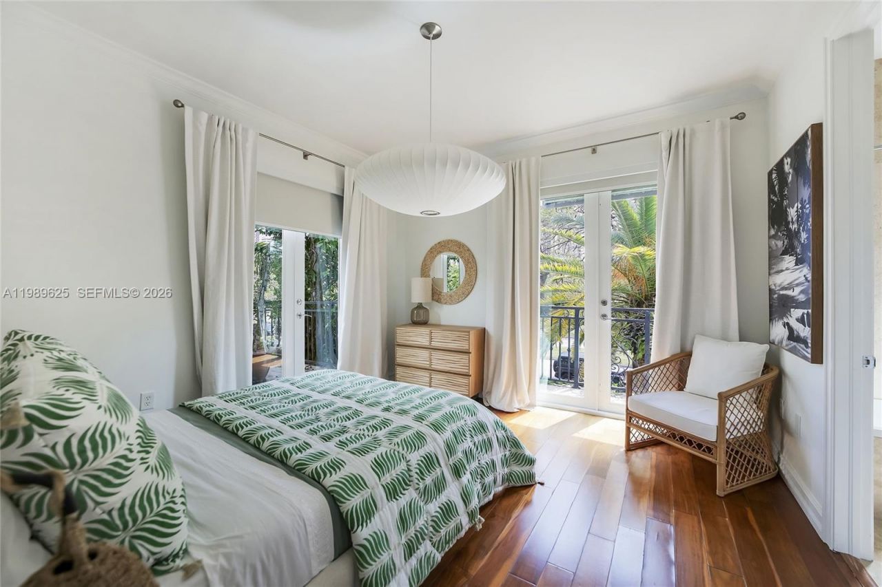 1898 S Miami Ave , Miami, FL 33129 Photo