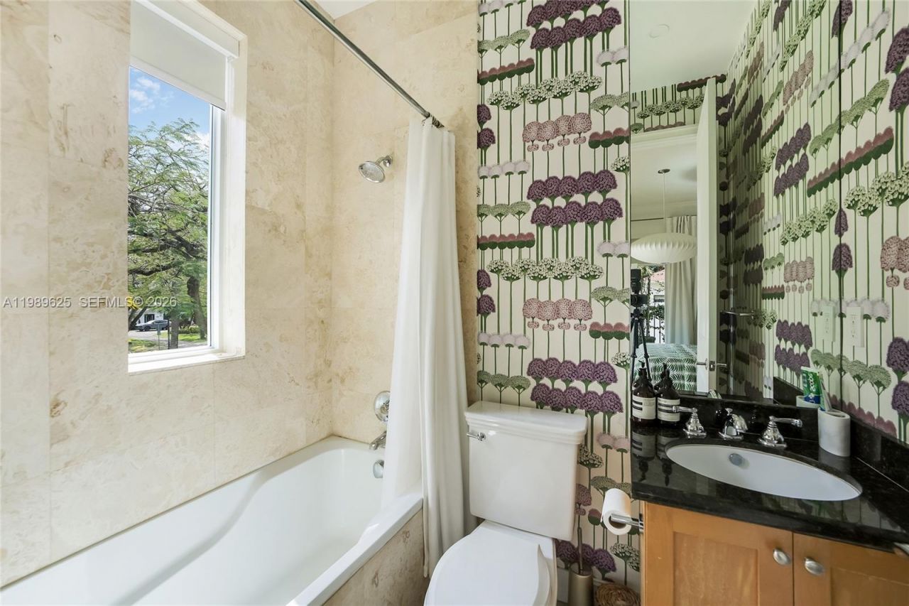 1898 S Miami Ave, Miami, FL 33129 Photo