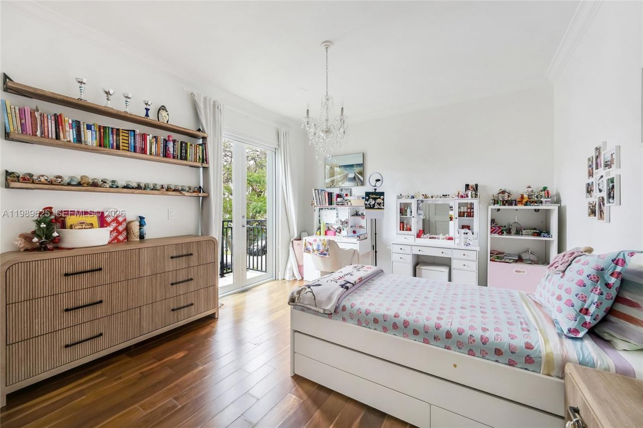 1898 S Miami Ave , Miami, FL 33129 Photo