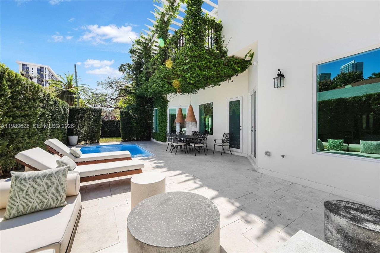 1898 S Miami Ave, Miami, FL 33129 Photo