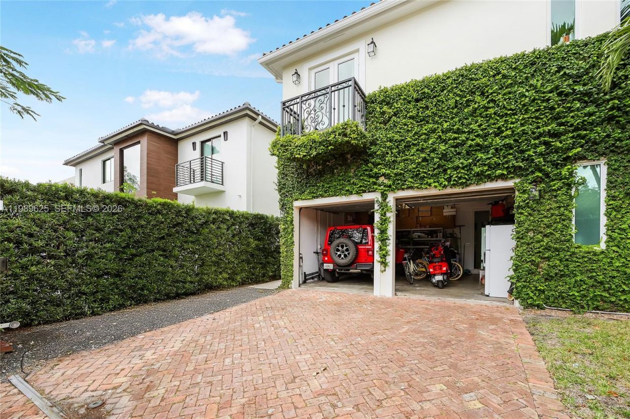 1898 S Miami Ave, Miami, FL 33129 Photo