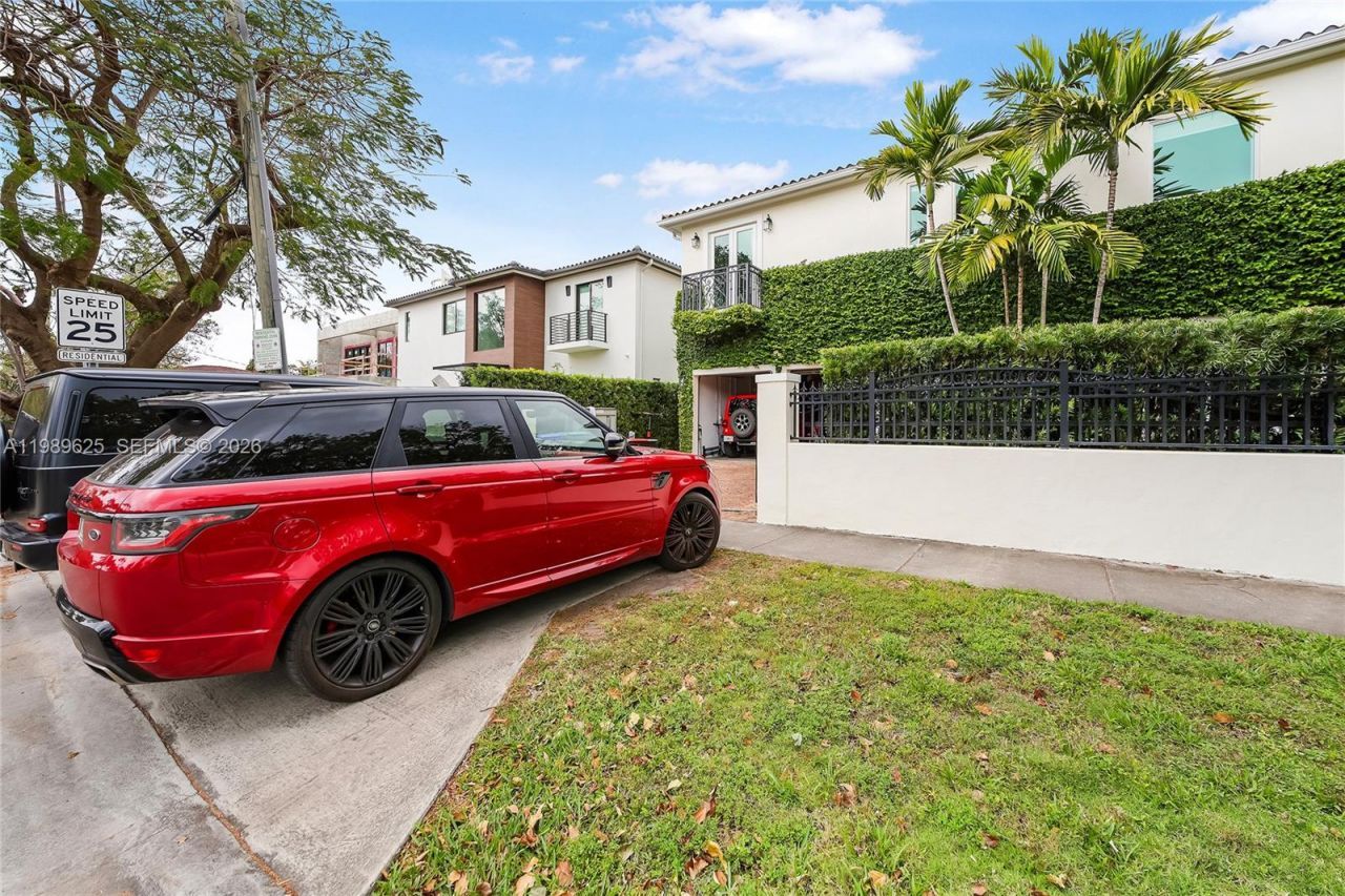 1898 S Miami Ave , Miami, FL 33129 Photo