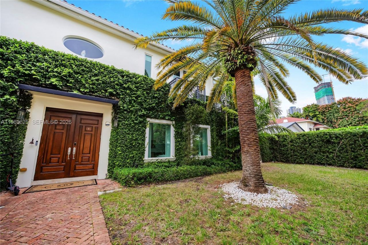 1898 S Miami Ave, Miami, FL 33129 Photo