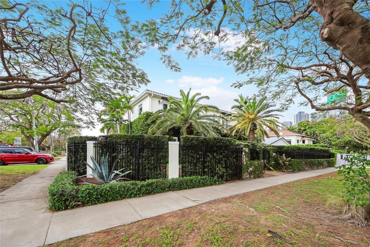 1898 S Miami Ave, Miami, FL 33129 Photo
