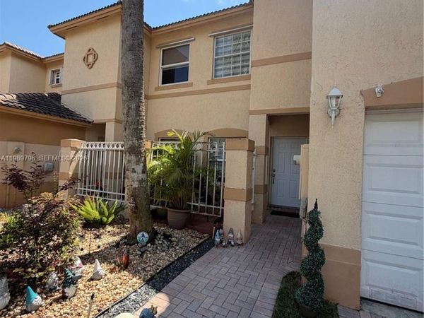 809 NW 170th Ter , Unit 26, Pembroke Pines, FL 33028