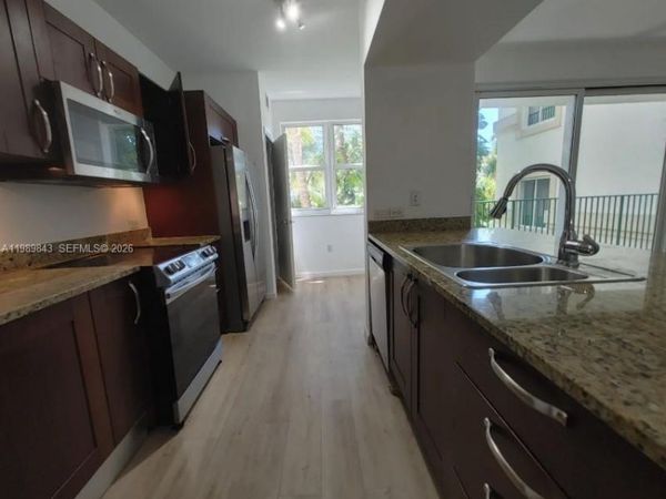 20000 E Country Club Dr , Unit 201, Aventura, FL 33180