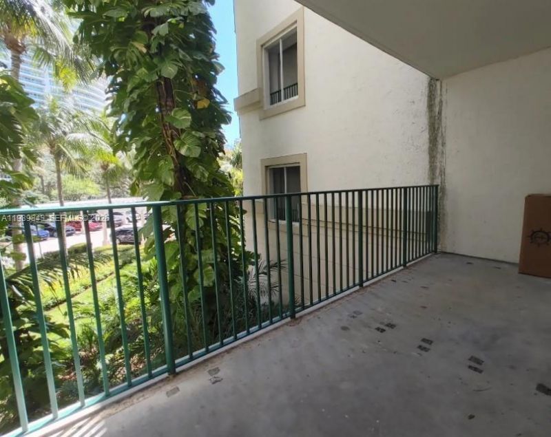 20000 E Country Club Dr , Unit 201, Aventura, FL 33180 Photo