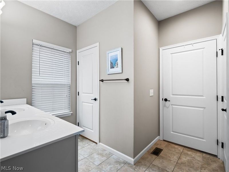 8898 Harvest Ridge Way, North Ridgeville, OH 44039 Photo 16