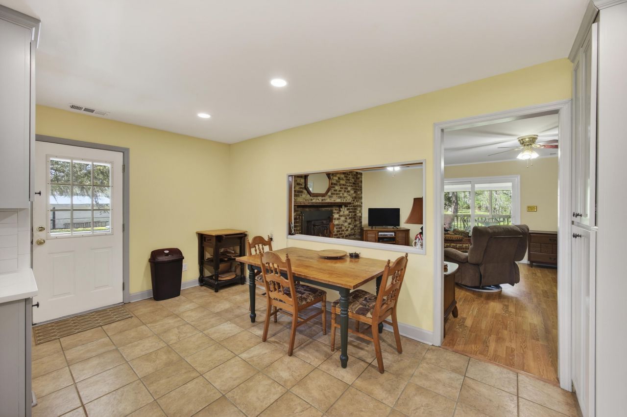 4715 Hwy 165 Photo 13