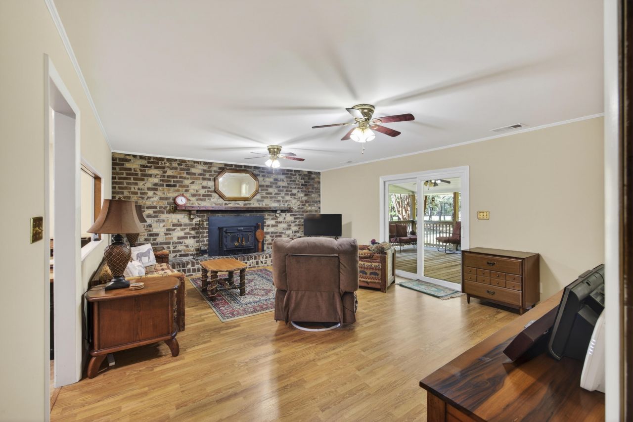 4715 Hwy 165 Photo 14