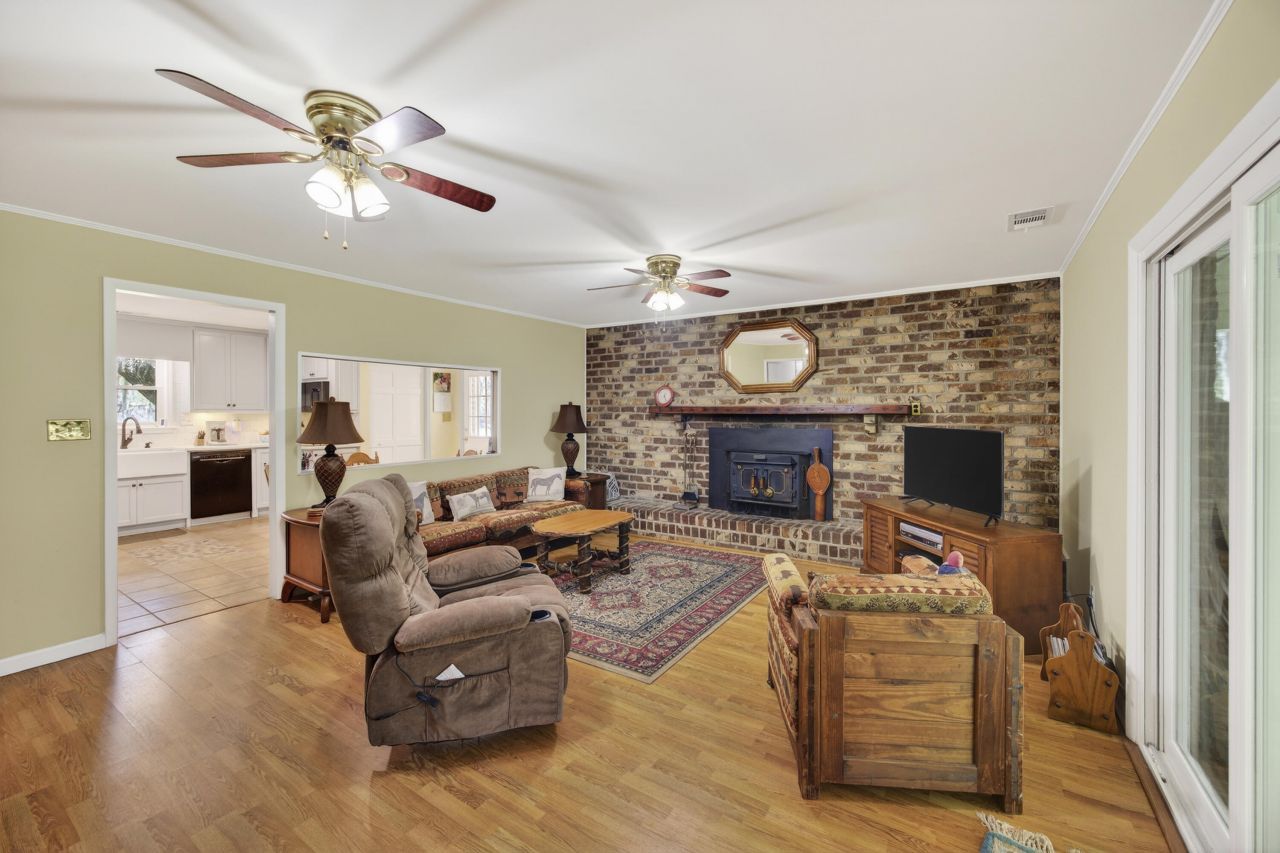 4715 Hwy 165 Photo 15