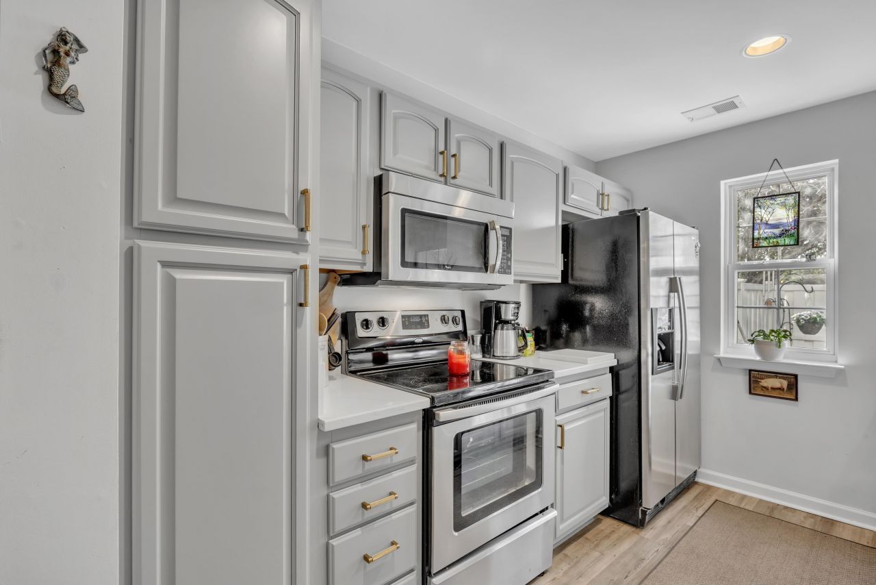 3557 Chestnut Dr.  Photo 10