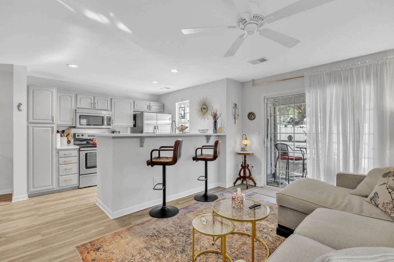 3557 Chestnut Dr.  Photo 11