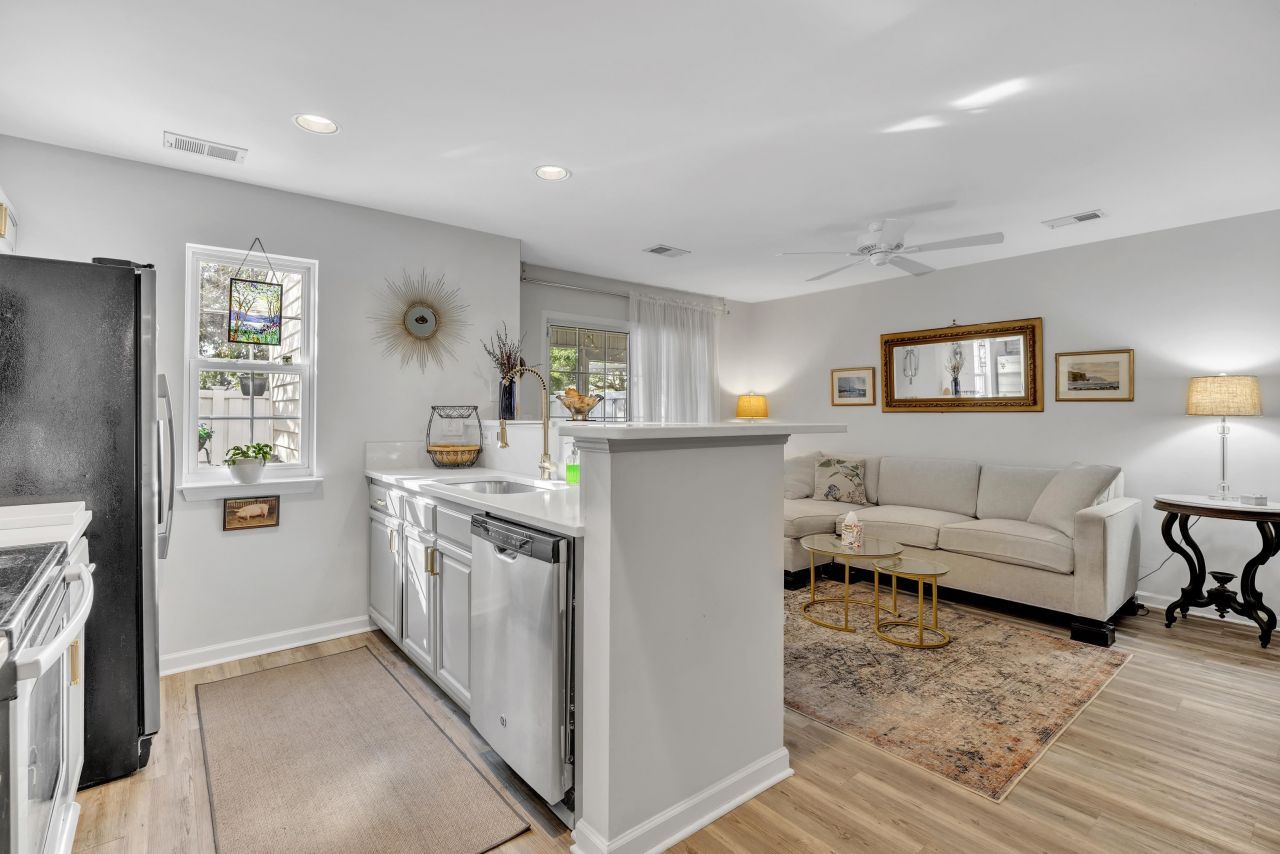 3557 Chestnut Dr.  Photo 7