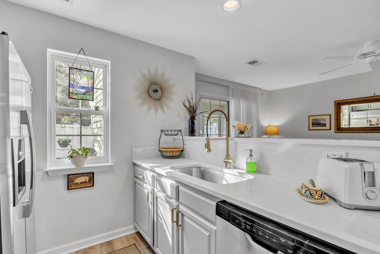 3557 Chestnut Dr.  Photo 9