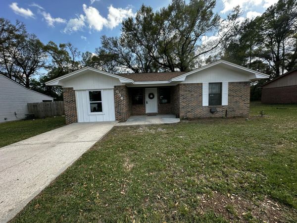 556 Lee Avenue, Crestview, FL 32539