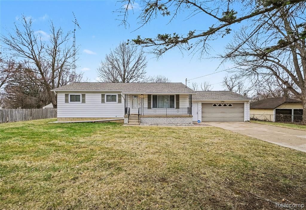 2221 E Bristol Road, Burton, MI 48529 Main Photo