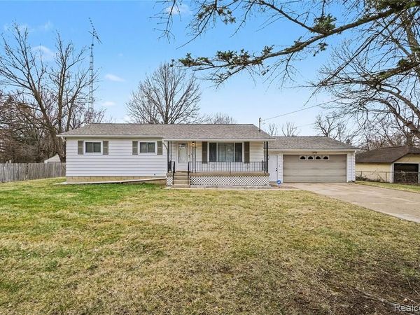 2221 E Bristol Road, Burton, MI 48529