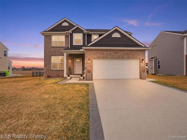 51435 Water Mark Drive, Macomb Twp, MI 48042
