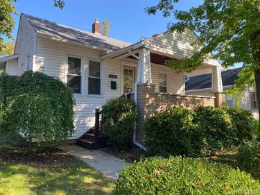 215 E WOODLAND Street, Ferndale, MI 48220