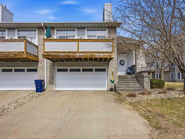 1530 Ranier Dr, Iowa City, IA 52246