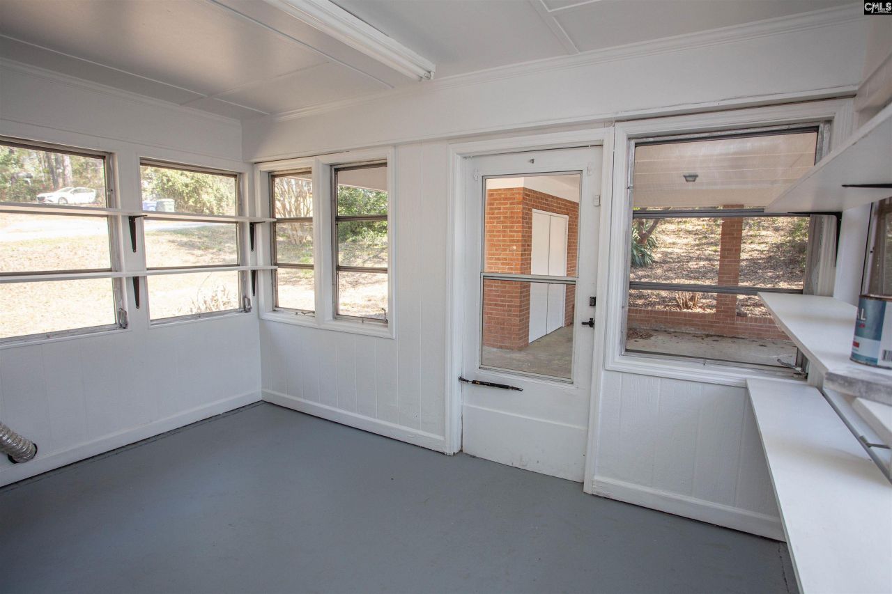 1110 Roberts Street  Photo 32