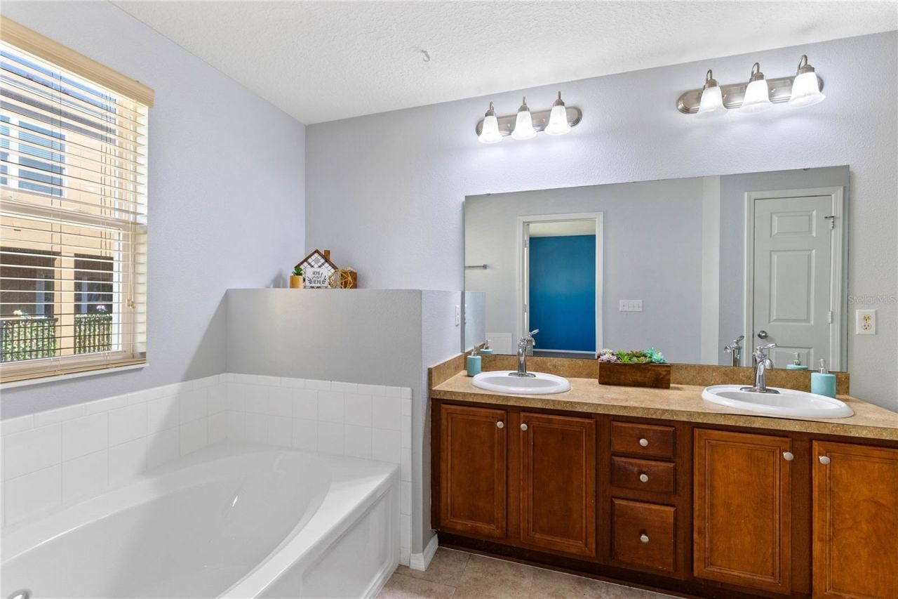 220 Maplebrook Drive , Altamonte Springs, FL 32714 Photo