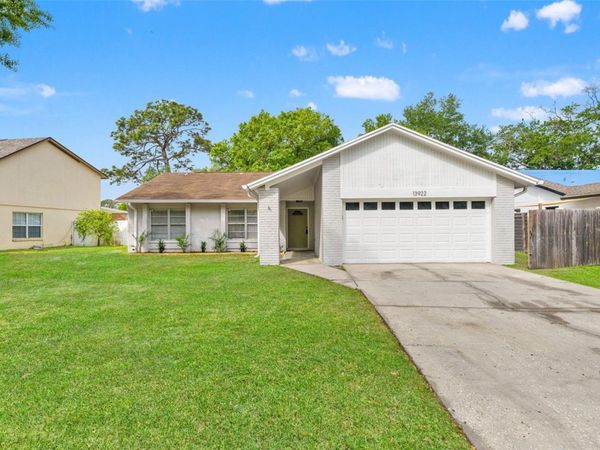 13922 BRIARDALE LANE , TAMPA, FL 33618