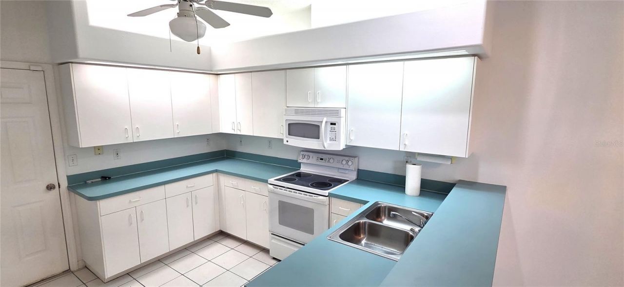 208 Hemingway Drive, Oldsmar, FL 34677 Photo