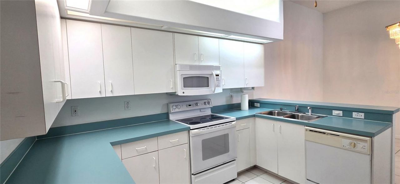 208 Hemingway Drive, Oldsmar, FL 34677 Photo