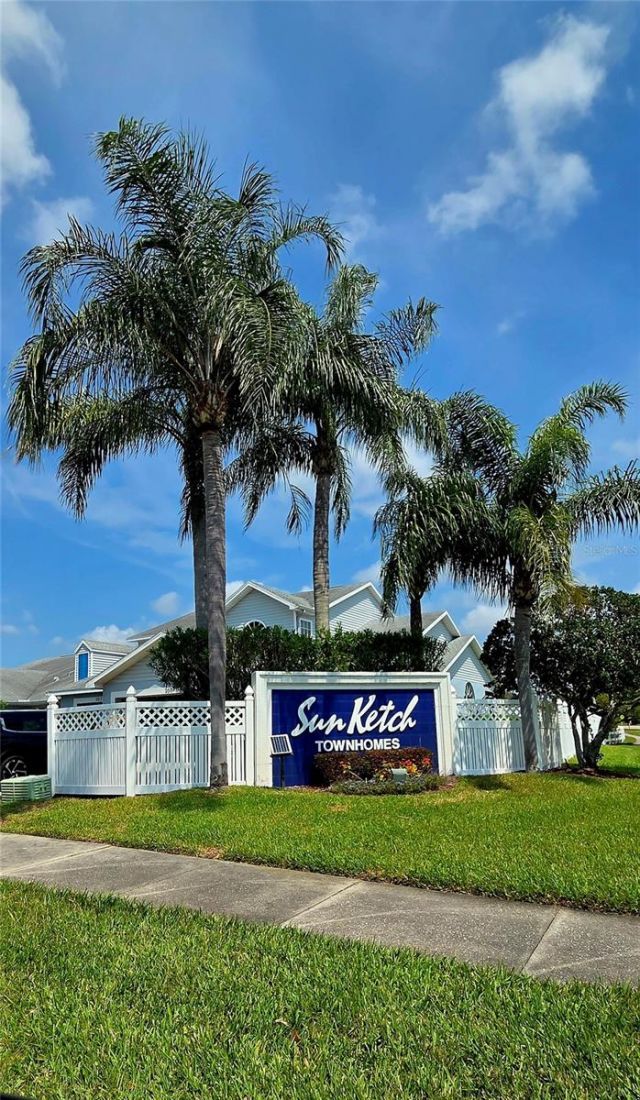 208 Hemingway Drive, Oldsmar, FL 34677 Photo