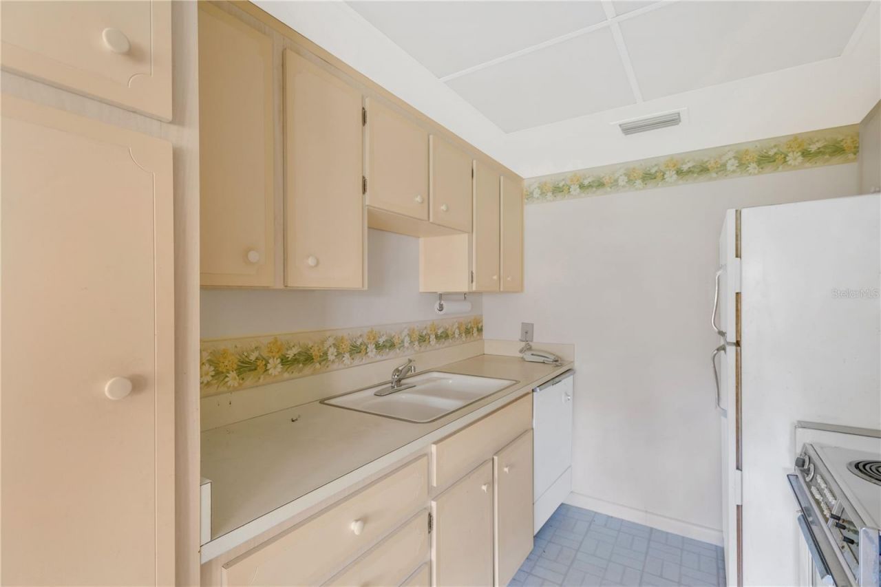 650 Pinellas Point Drive S, Unit 122, Saint Petersburg, FL 33705 Photo