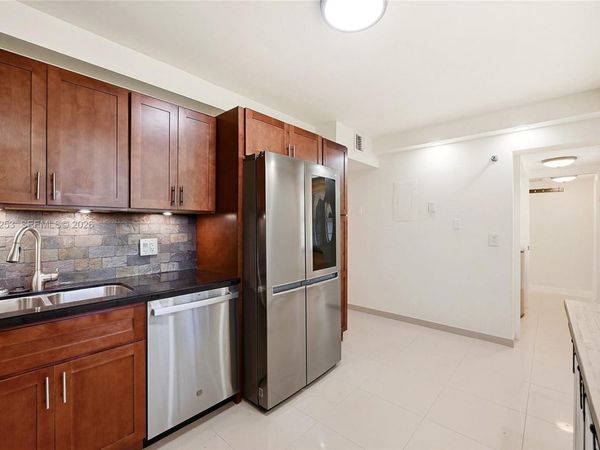 3520 Oaks Way, Unit 407, Pompano Beach, FL 33069