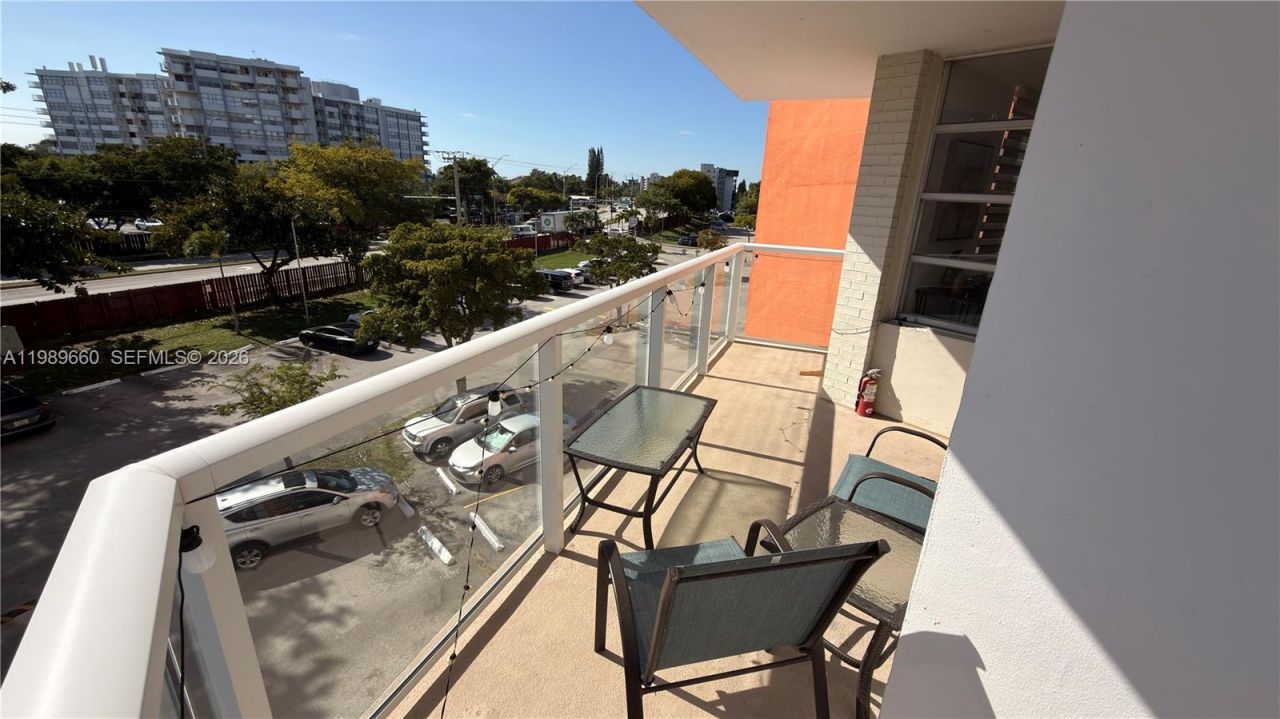 1351 NE Miami Gardens Dr , Unit 325E, Miami, FL 33179 Photo