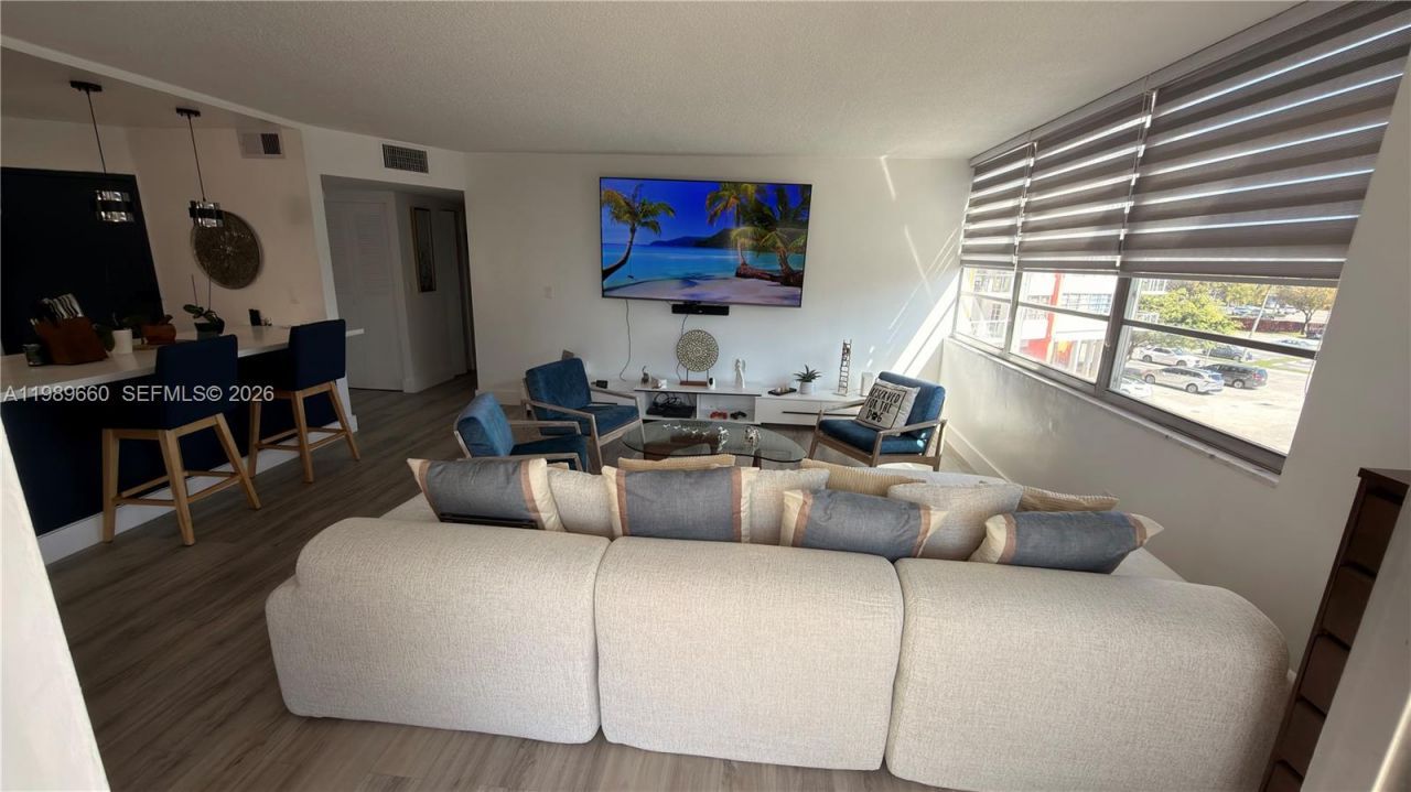 1351 NE Miami Gardens Dr , Unit 325E, Miami, FL 33179 Photo