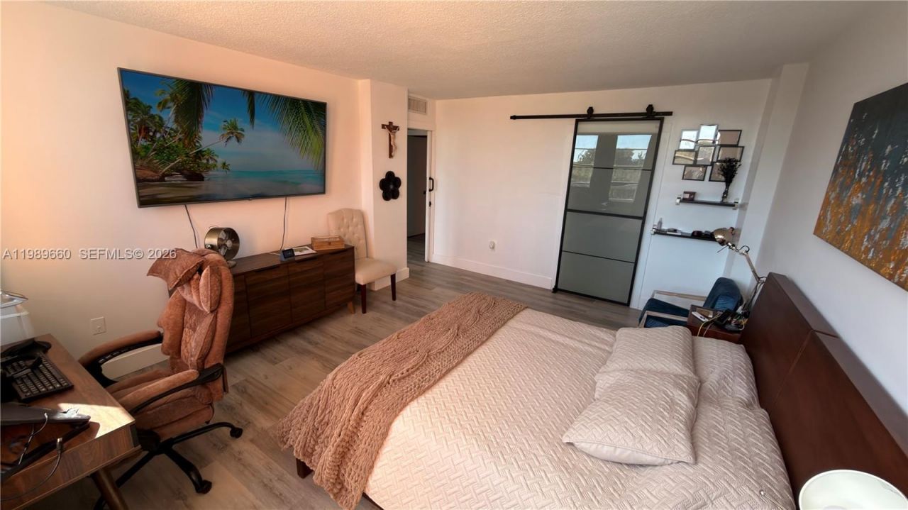 1351 NE Miami Gardens Dr , Unit 325E, Miami, FL 33179 Photo