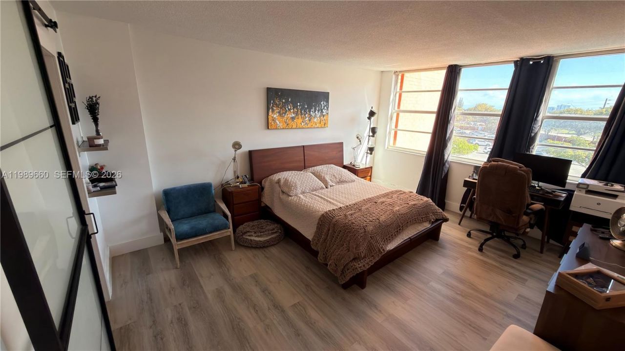 1351 NE Miami Gardens Dr , Unit 325E, Miami, FL 33179 Photo